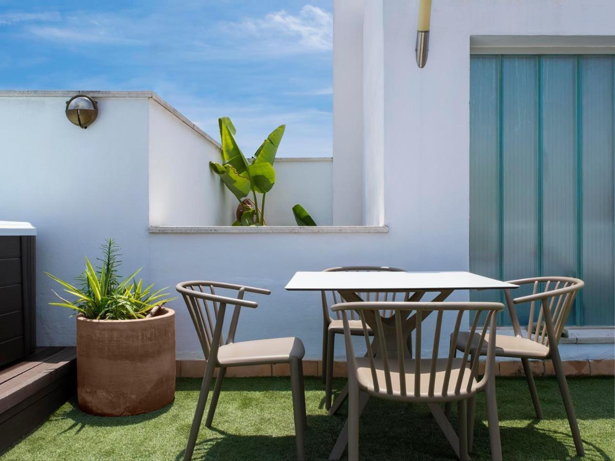 R26 Suites Sevilla Exteriör bild